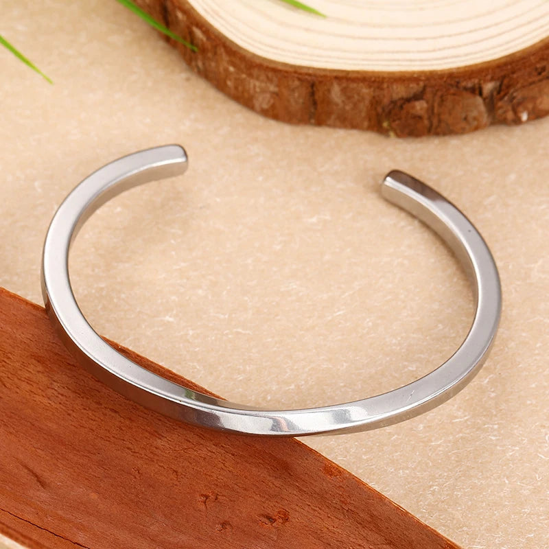 Retro Classic Creative Sword Shaped Bracelets for Men and Women Fashion Personality Exquisite Open Bracelets Party Jewelry Gifts