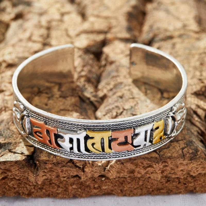Retro Classic Creative Sword Shaped Bracelets for Men and Women Fashion Personality Exquisite Open Bracelets Party Jewelry Gifts